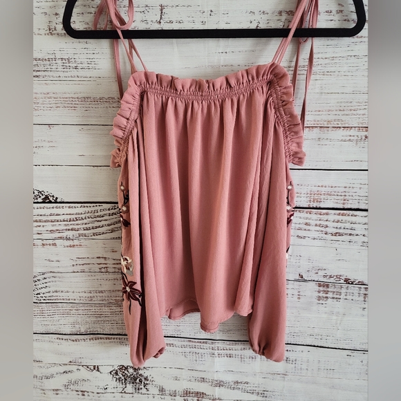 InTu M Boho Off shoulder Top - Picture 2 of 5